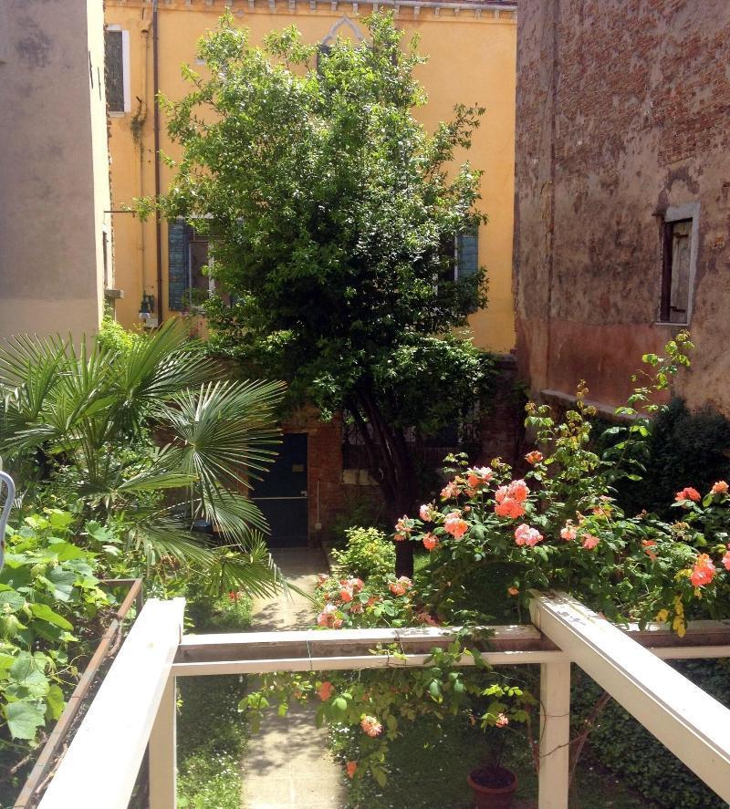 3749 Pontechiodo Bed & Breakfast Venesia Bagian luar foto
