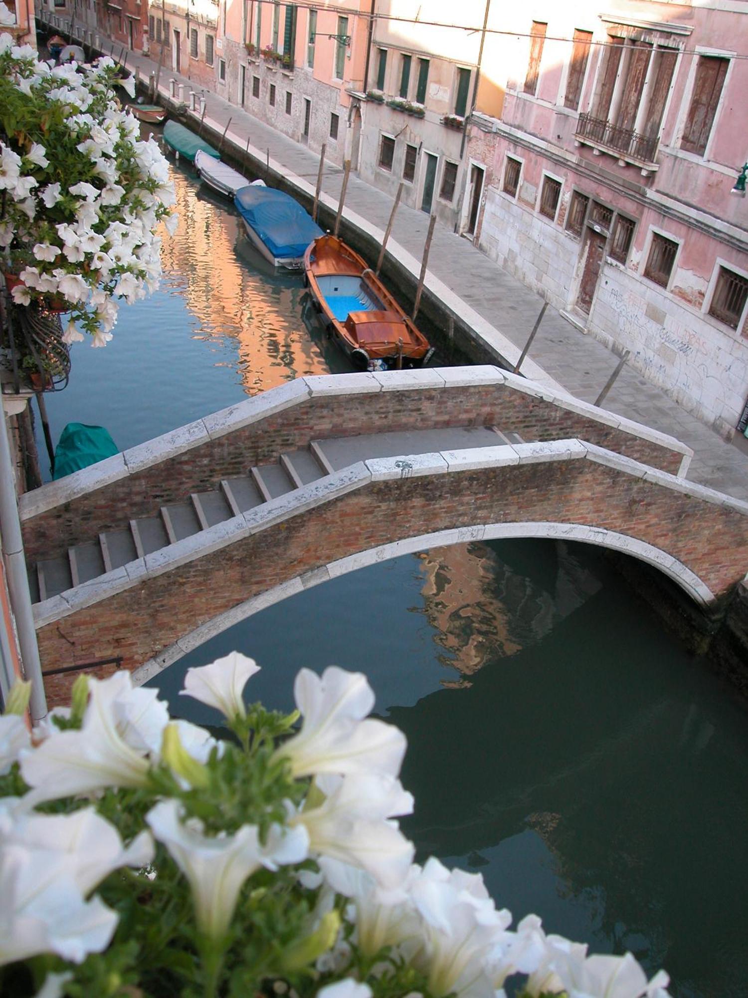 3749 Pontechiodo Bed & Breakfast Venesia Bagian luar foto