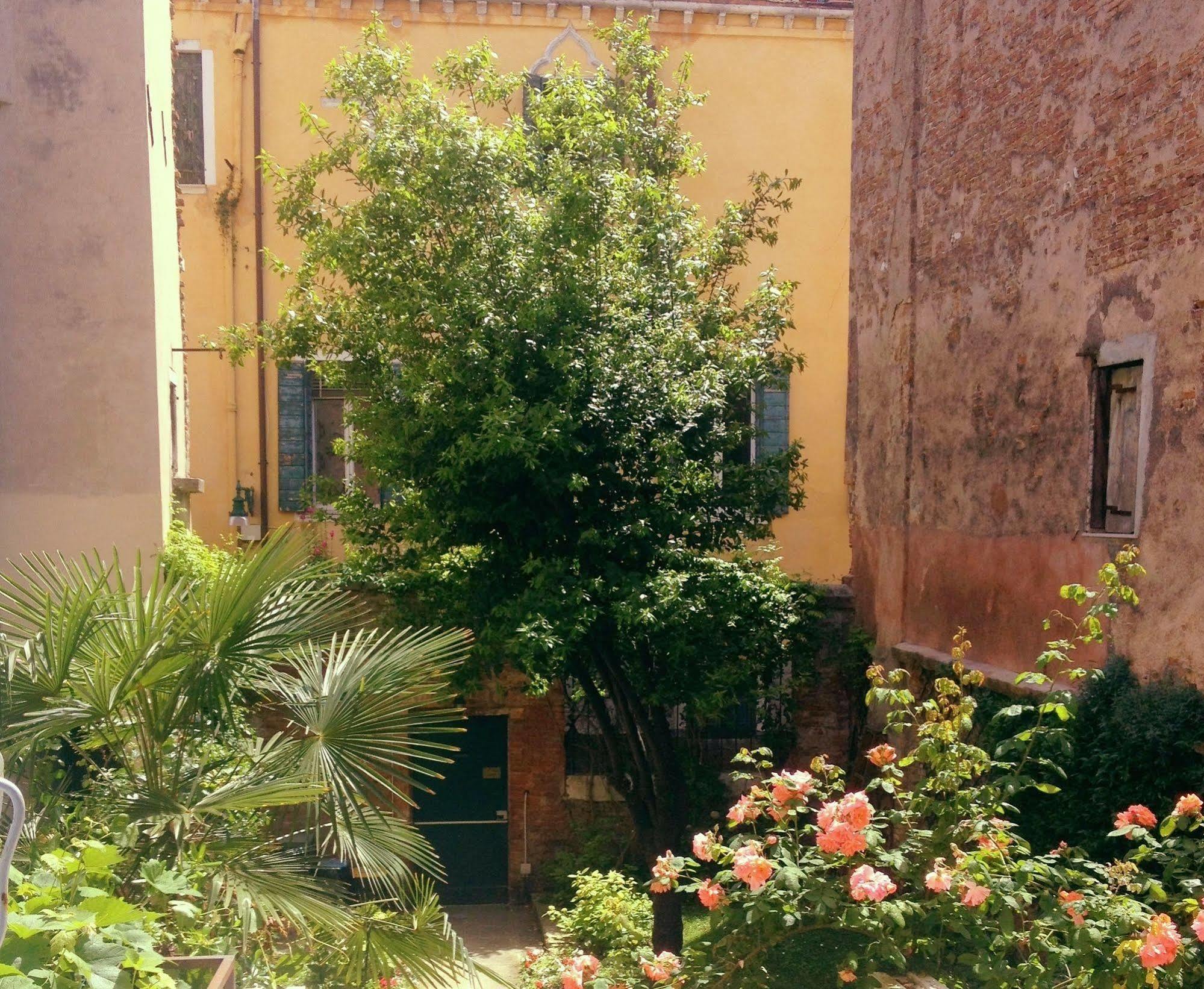 3749 Pontechiodo Bed & Breakfast Venesia Bagian luar foto