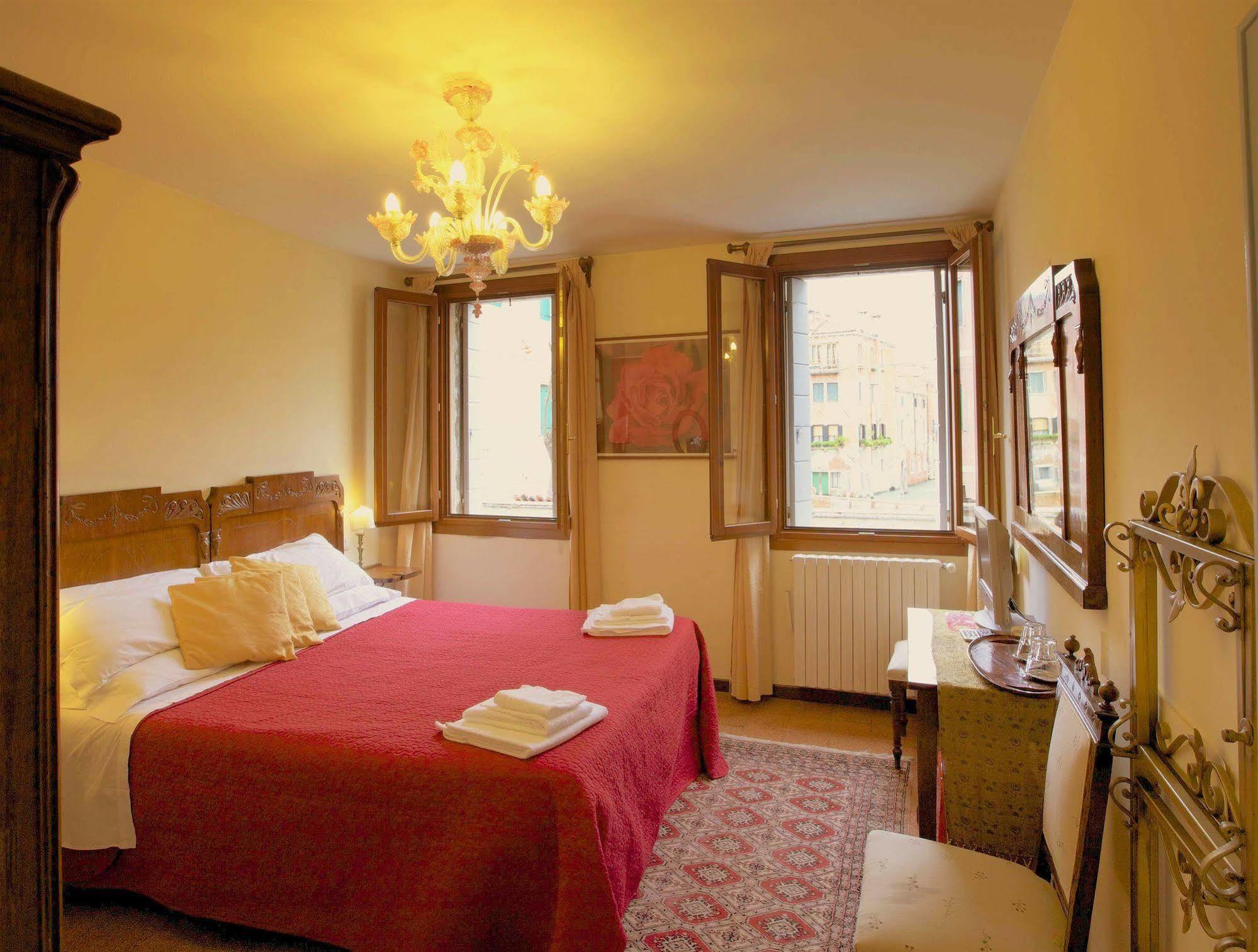 3749 Pontechiodo Bed & Breakfast Venesia Bagian luar foto