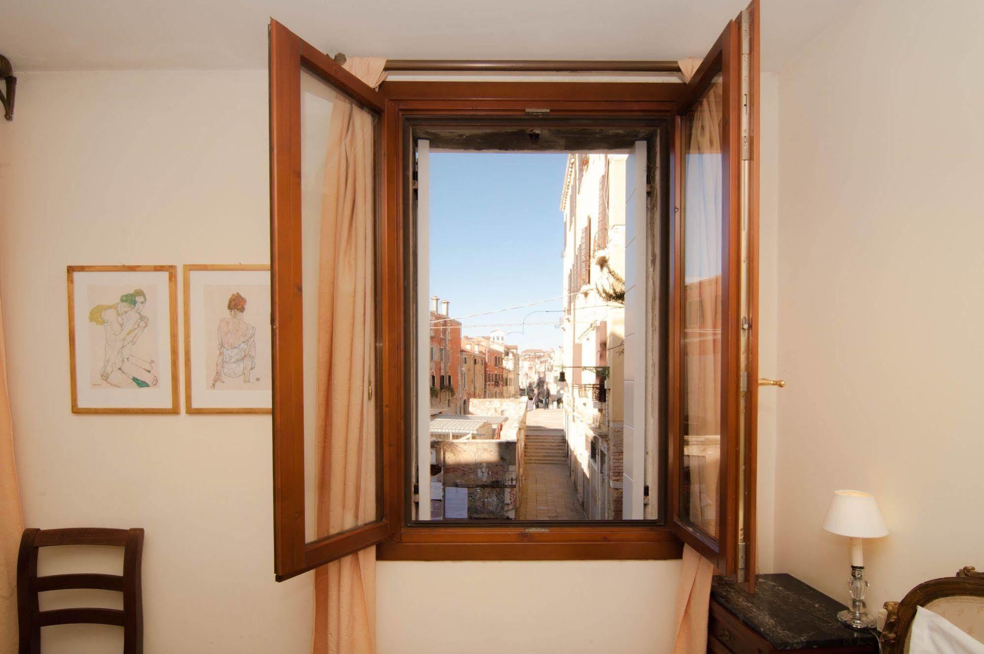 3749 Pontechiodo Bed & Breakfast Venesia Bagian luar foto