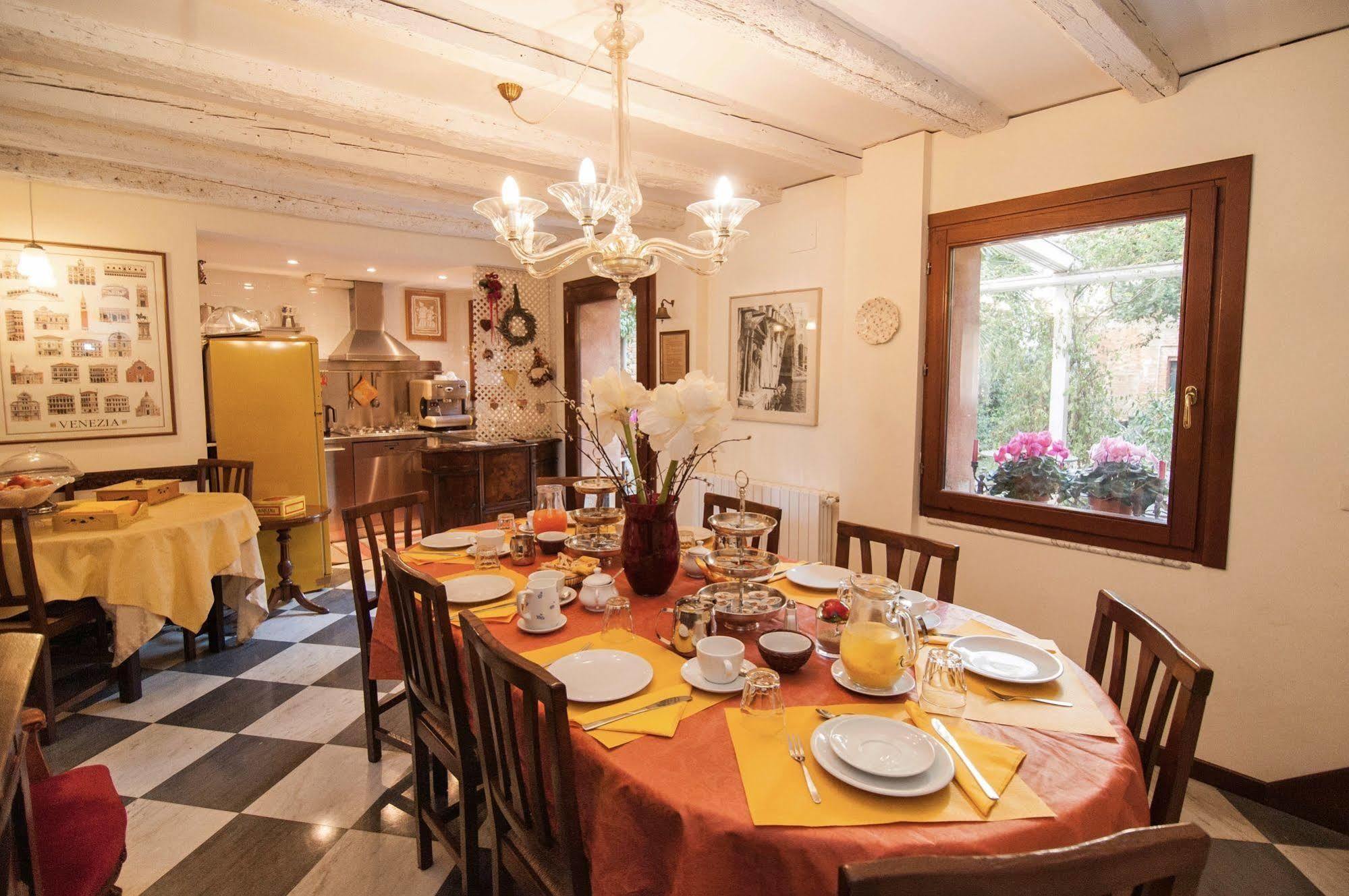 3749 Pontechiodo Bed & Breakfast Venesia Bagian luar foto